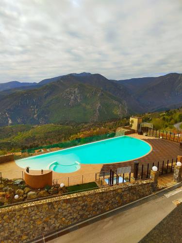 Piscina Spa e Mare a Casa Torretta in collina — 4-Star Luxury Hotel in Magliolo, Italy