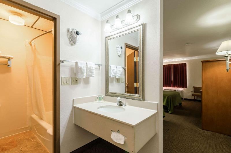 Quality Inn & Suites Salina West - photo 17