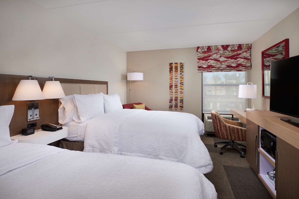 Hampton Inn & Suites Phoenix Scottsdale on Shea Boulevard - photo 13