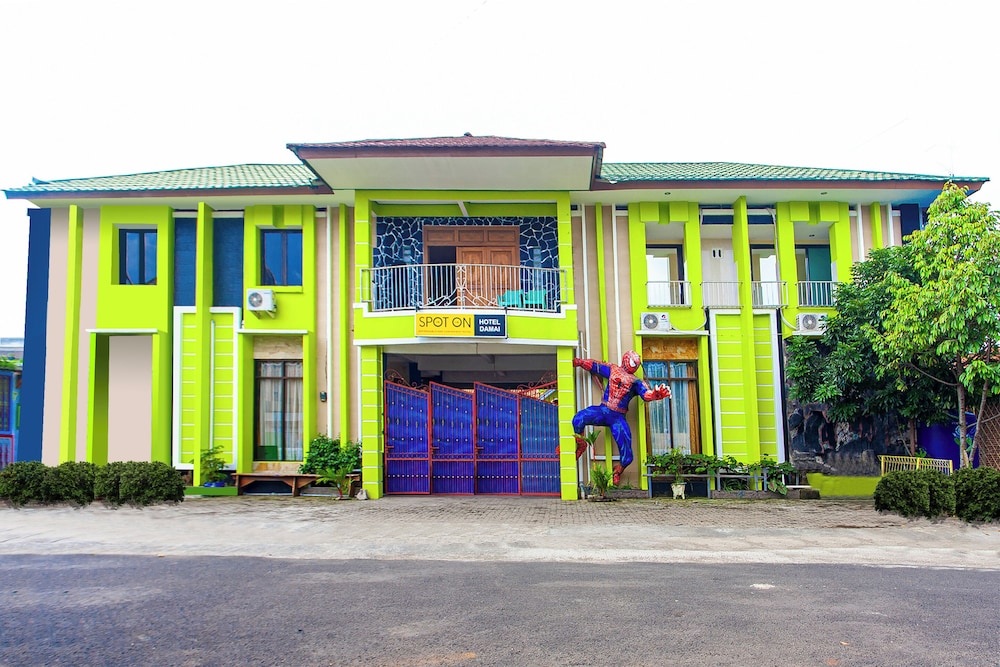 Spot On 2815 Hotel Damai — hotel in Cilacap