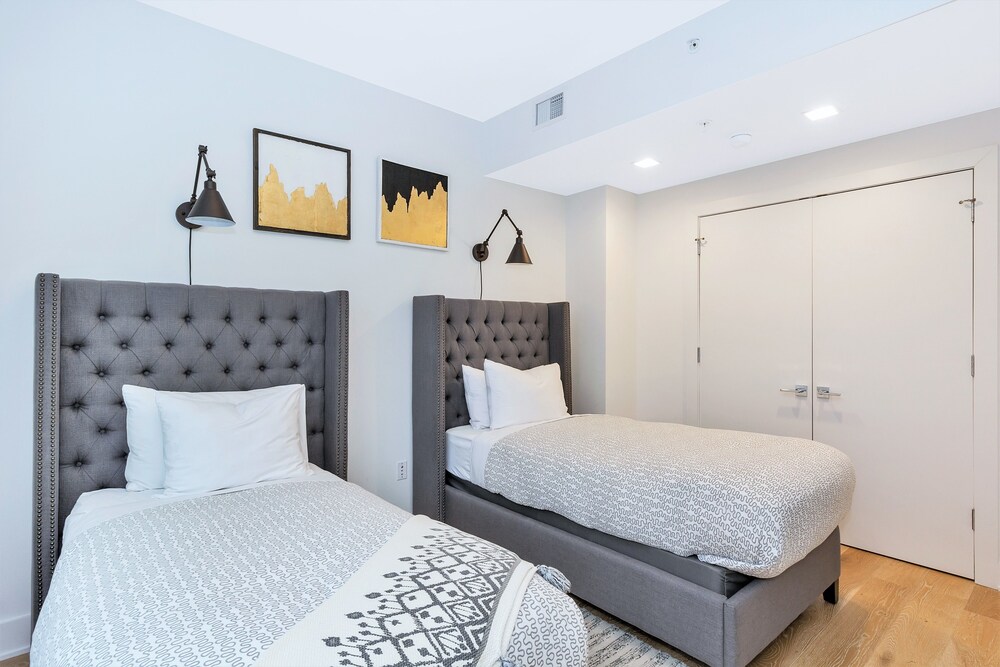 Dharma Home Suites Hoboken at Grand - photo 13