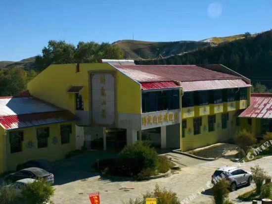 Wolong Shanzhuang Hotel — hotel in Hongwansi