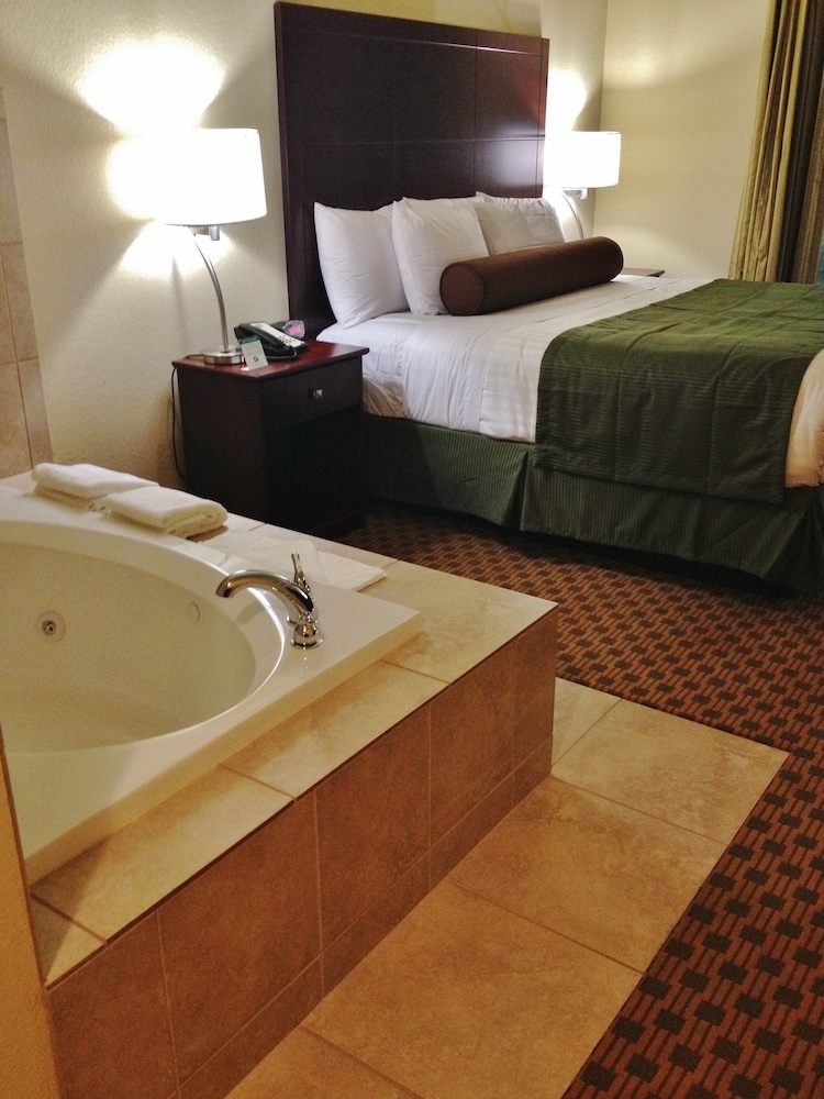 Cobblestone Hotel & Suites Broken Bow - photo 20