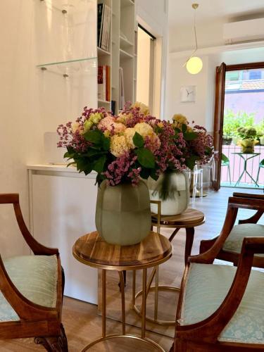 Casa Estia MiCo Fiera Milano CityLife San Siro Metro 2 min Refined Historic Apartment — 4-Star Luxury Hotel in Milan, Italy