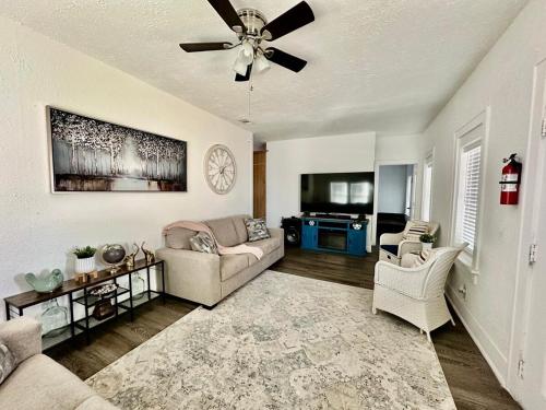 #1 5BR 1BA Unit A Private Entire Home WiFi — 4-Star Luxury Hotel in Midland, United States
