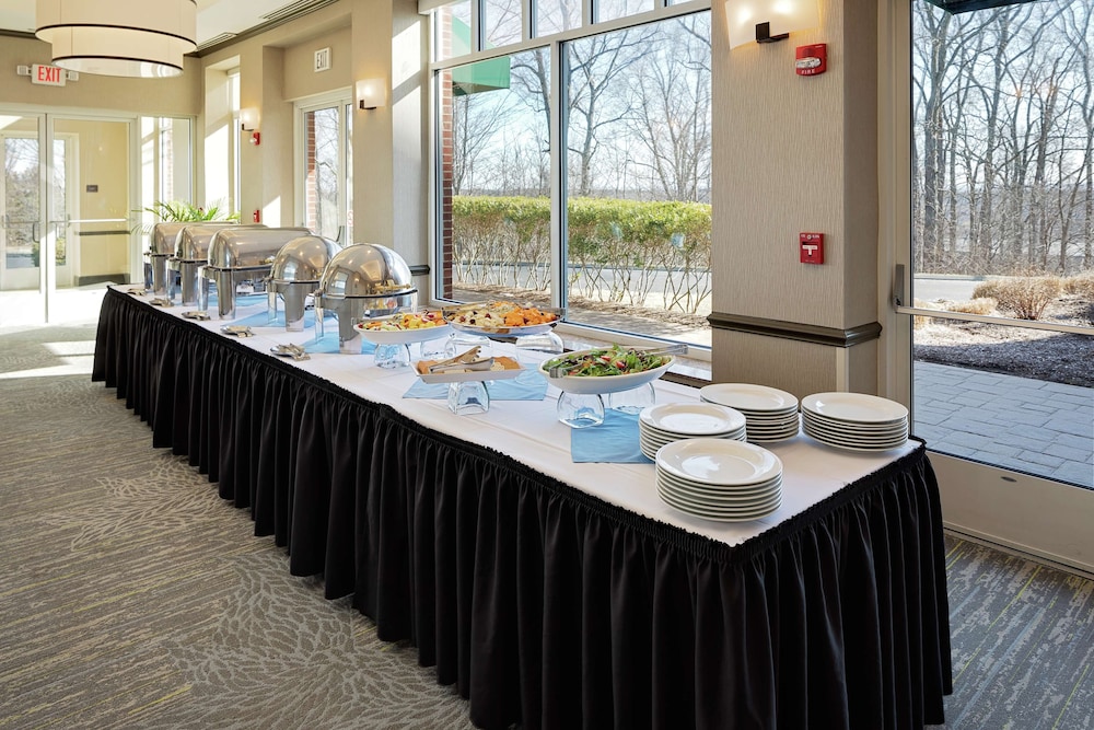 Hilton Garden Inn Hartford North Bradley International Airport - photo 32