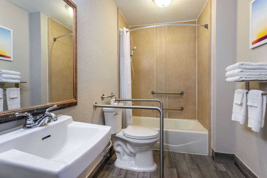 Days Inn by Wyndham Titusville Kennedy Space Center - photo 11