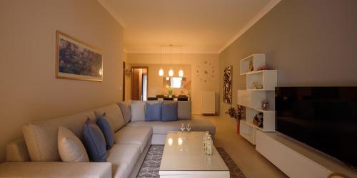 Charming Apartment Galatsi for 5 by Mps — 4-Star Luxury Hotel in Athens, Greece