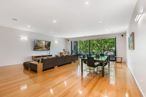 Serpentine Park on View — 4-Star Luxury Hotel in Bendigo, Australia