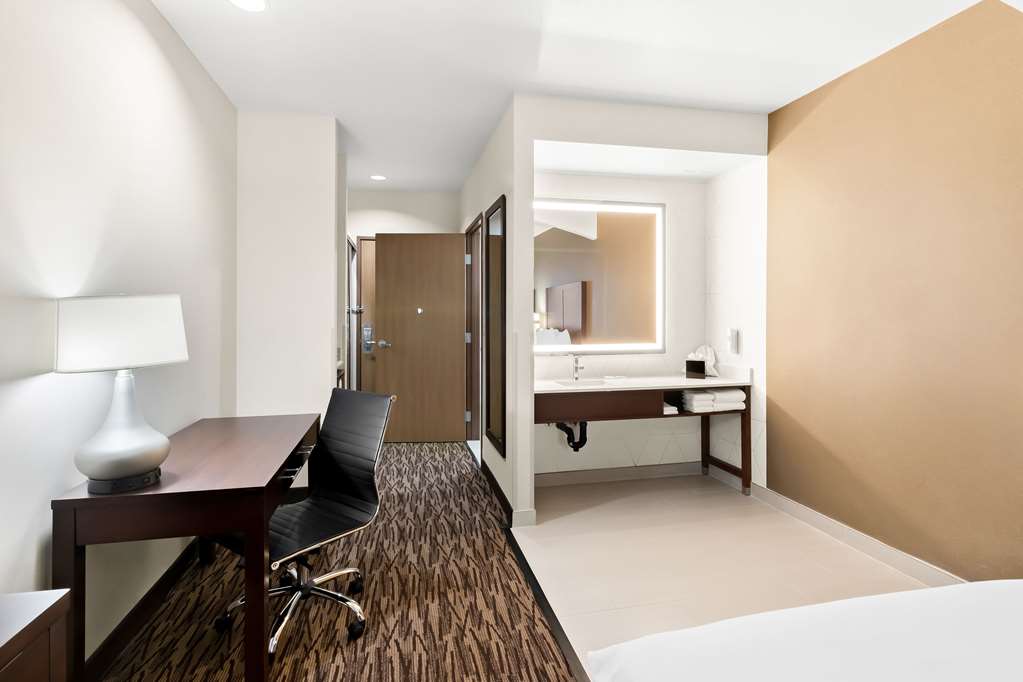 Comfort Suites Portland Airport - photo 24
