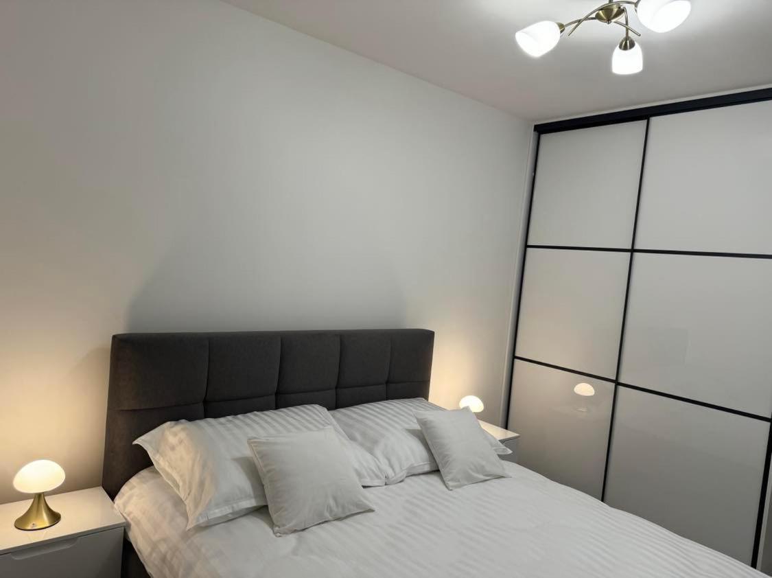 Apartament JANICKIEGO 166 parking free in Poznan, Poland