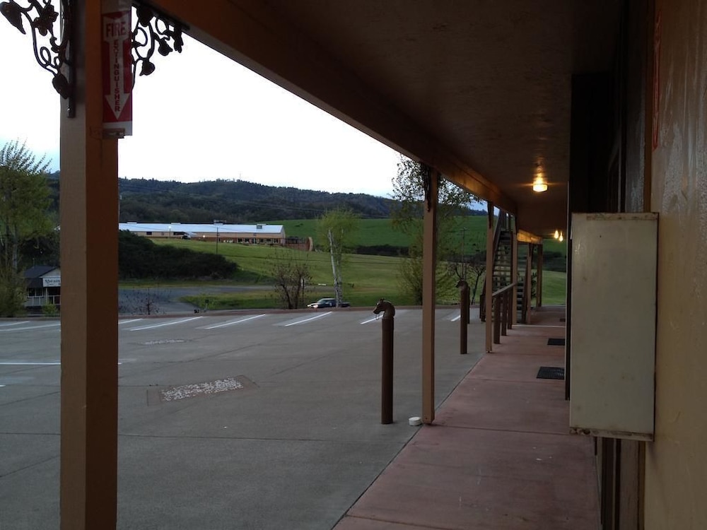 Wildlife Inn - photo 8