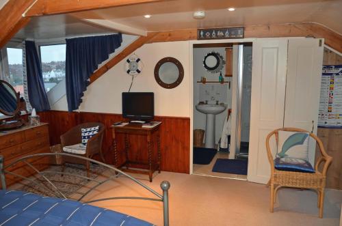 Captains Cabin