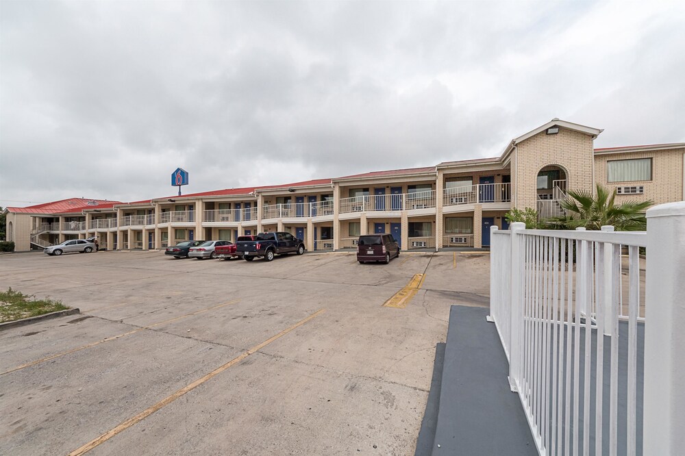 Knights Inn San Antonio Medical Center Fiesta Area - photo 32