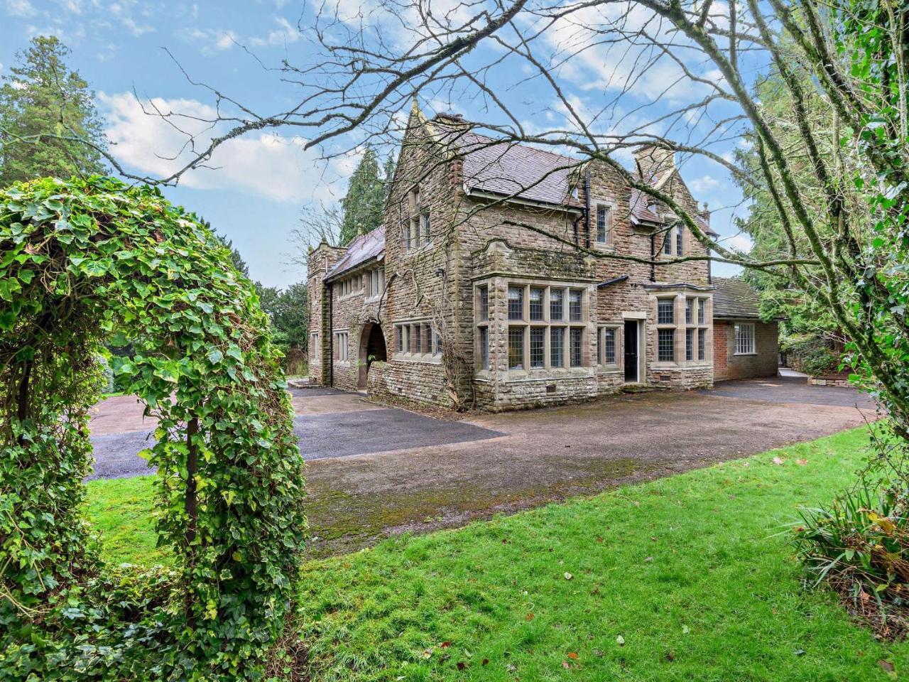 5 Bed in Monmouth oc 94050 in Monmouth, United Kingdom