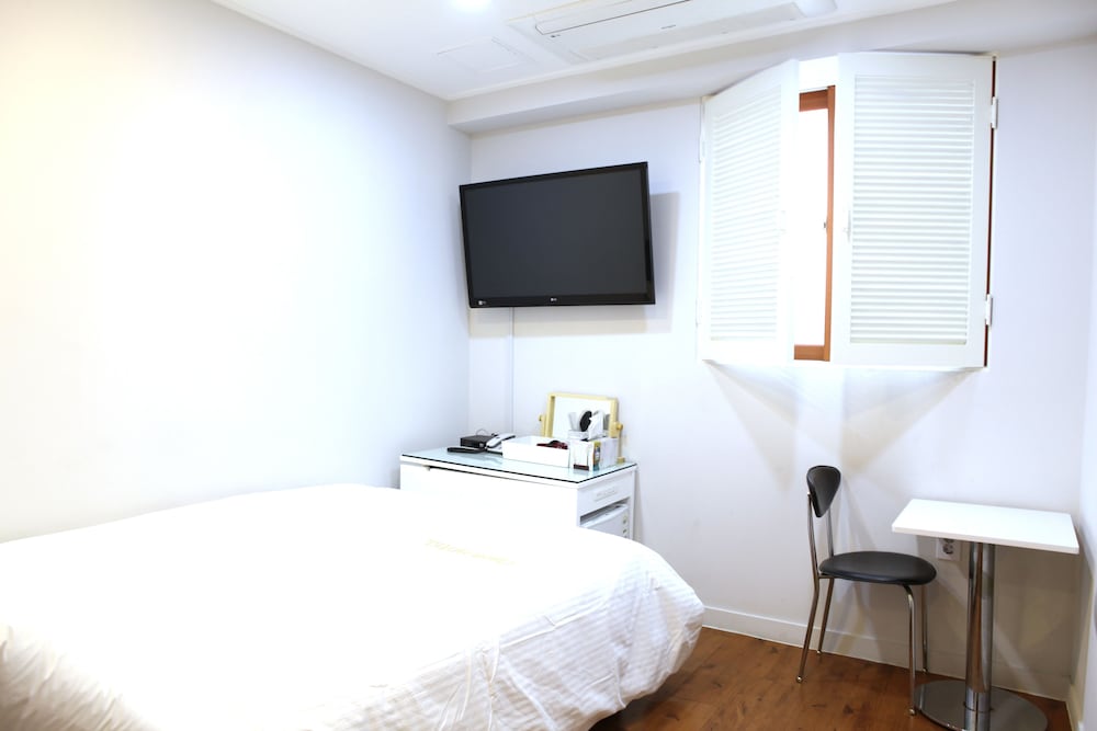 Charm Hotel - carbon neutral hotel in Seoul