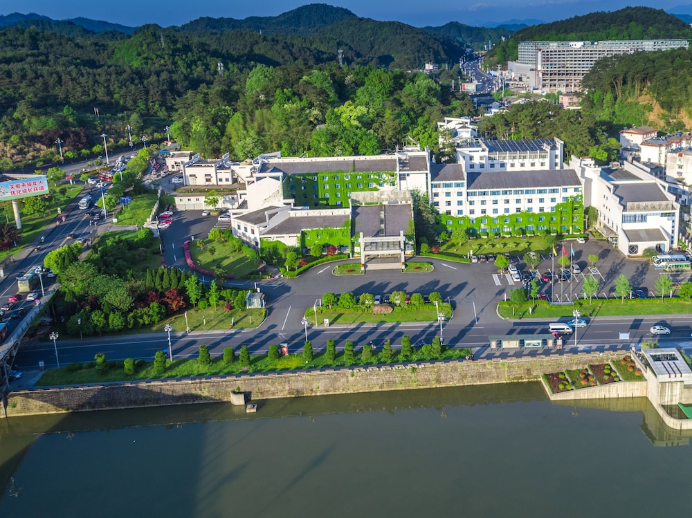 Huangshan International Hotel — 4-Star Luxury Hotel in Huangshan, People's Republic of China