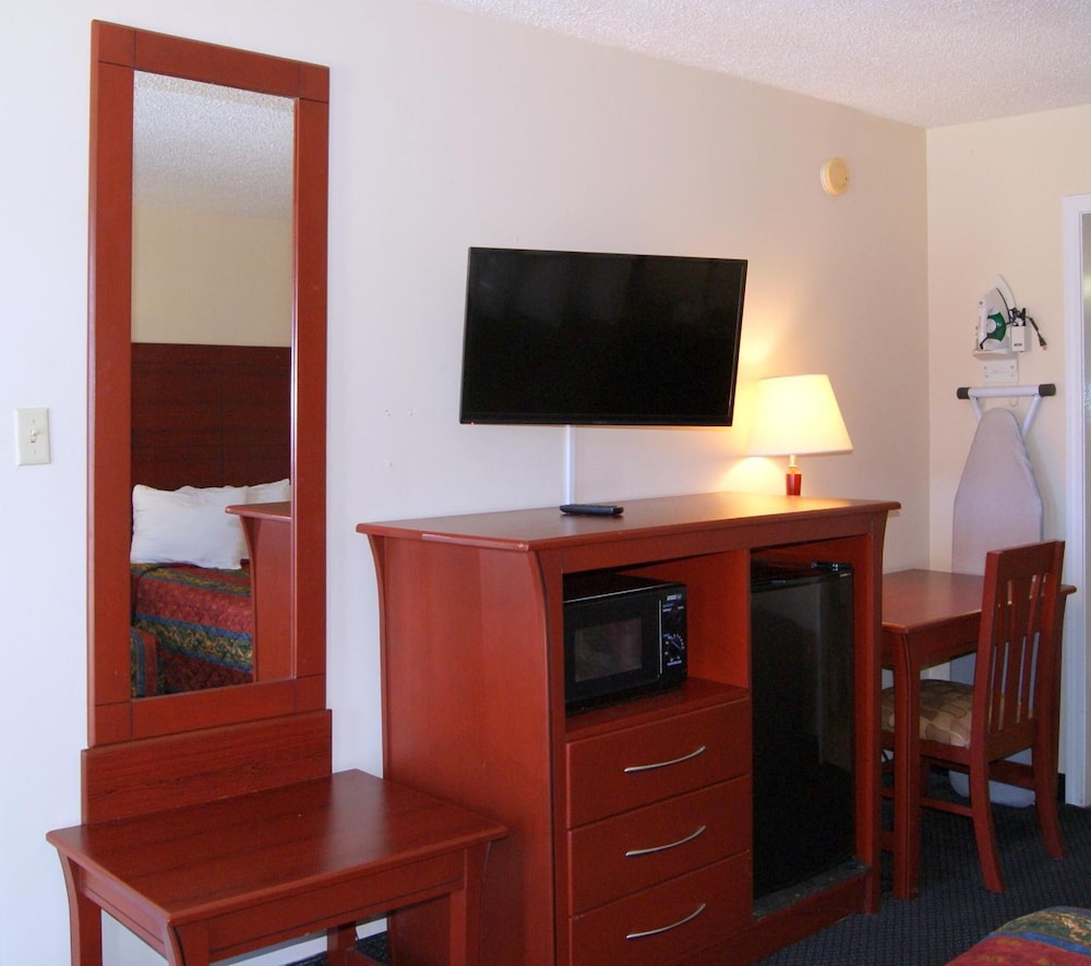 Red Carpet Inn - photo 17