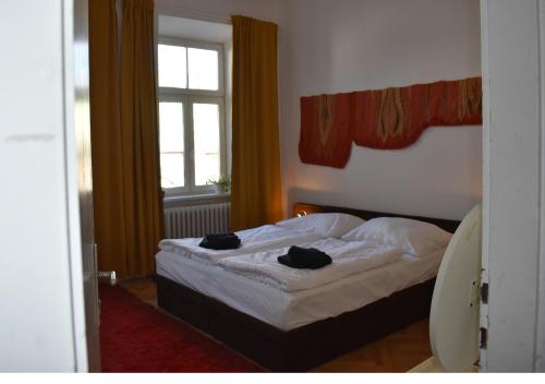 Vintage Private Rooms Lgbtq Female Friendly — Vienna
