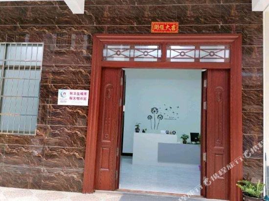 Morning palace in Beihai, People's Republic of China