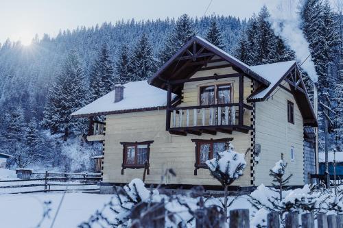 7 Я - carbon neutral hotel in Verkhovyna