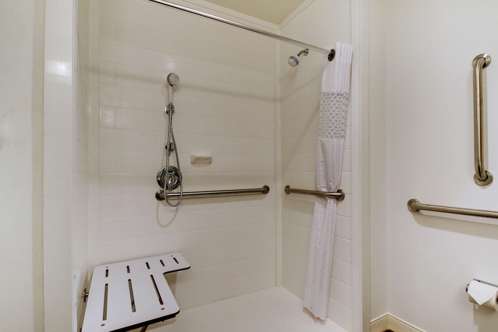 Hampton Inn & Suites Greenville Airport SC - photo 39