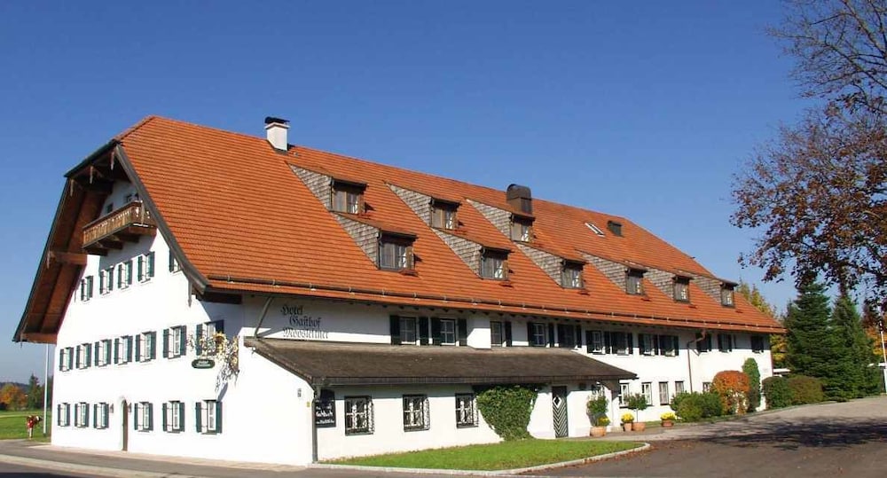 Hotel Gasthof Moosleitner — 4-Star Luxury Hotel in Freilassing, Germany