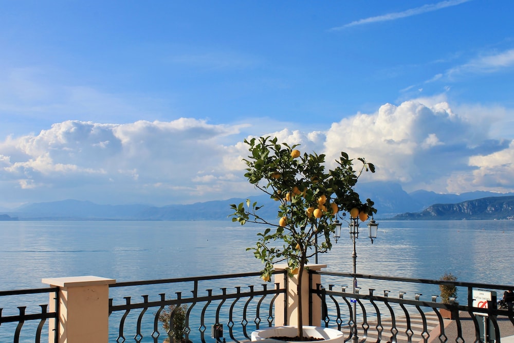Hotel Miralago — hotel in Lazise
