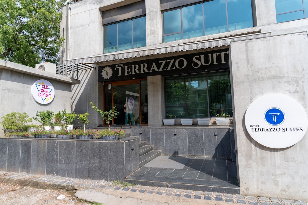 Townhouse 482 Hotel Terrazzo Suites — Ahmedabad