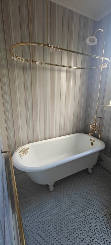 Nob Hill Inn - photo 44