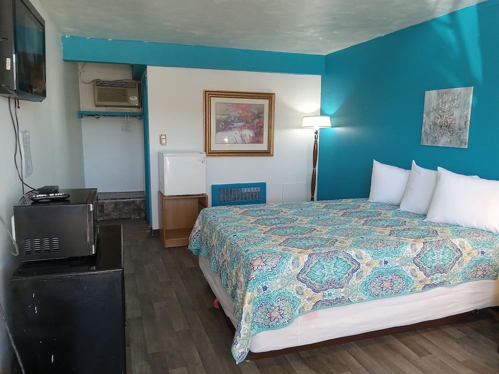 Capri Motel - photo 32