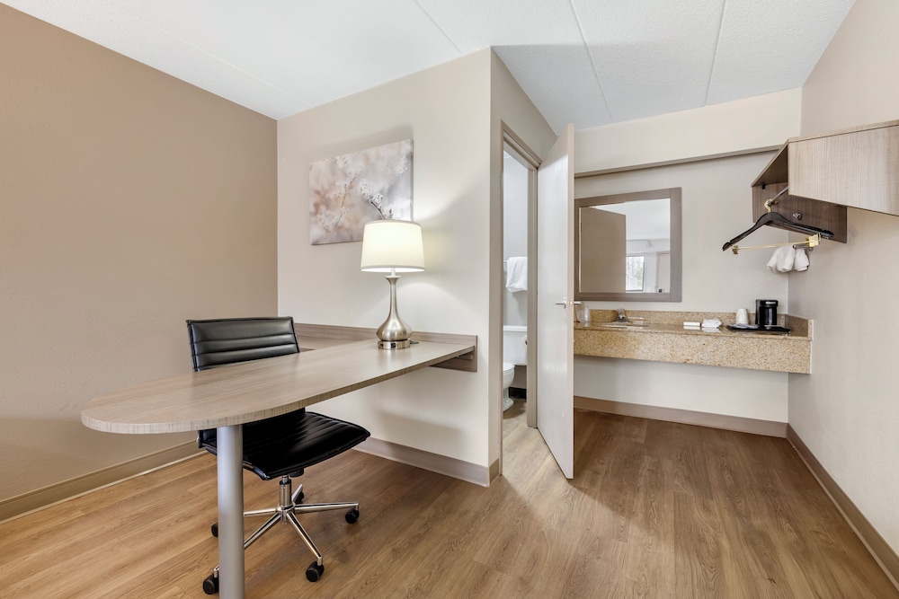 Red Roof Inn Parsippany - photo 13