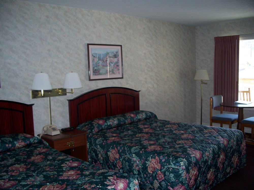 Castlewood Inn - photo 3