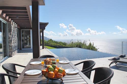 Spectacular Calheta Villa Villa Cliffscape 3 Bedrooms Panoramic Sea View — 4-Star Luxury Hotel in Estreito Da Calheta, Portugal