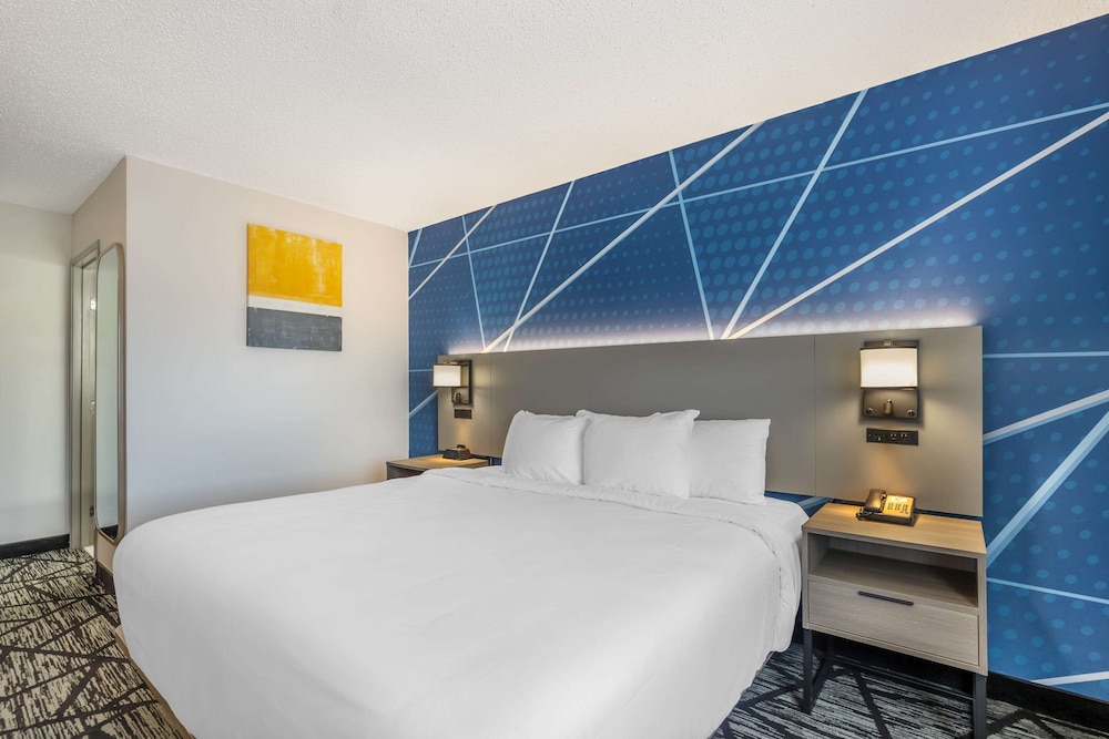 AmericInn by Wyndham Davenport - photo 5