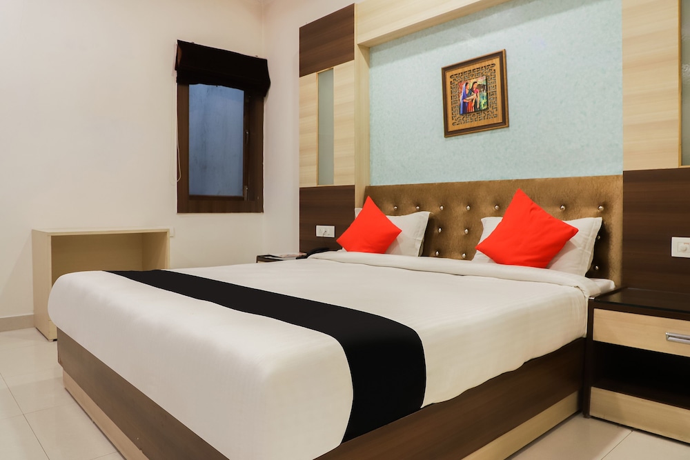 Capital O 48812 Kunwer Palace in Jhansi, India