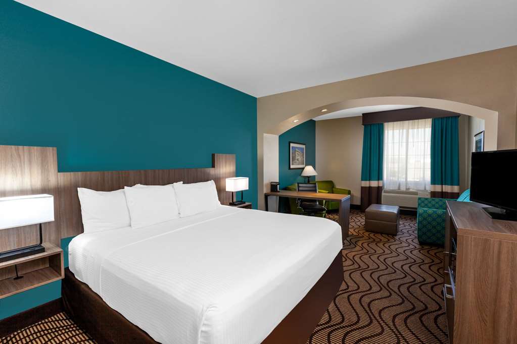 La Quinta Inn & Suites by Wyndham Midland North - photo 13
