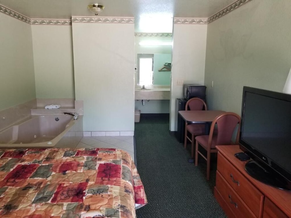 Haltom Inn - photo 12
