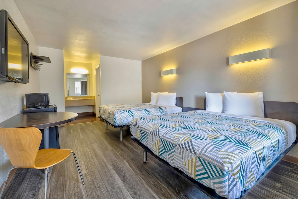 Motel 6 Bryan TX College Station - photo 9