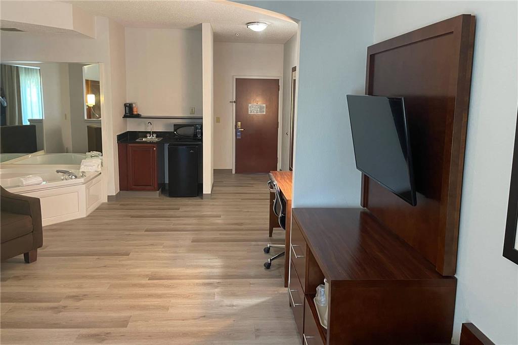 Comfort Suites Salisbury I 85 - photo 18