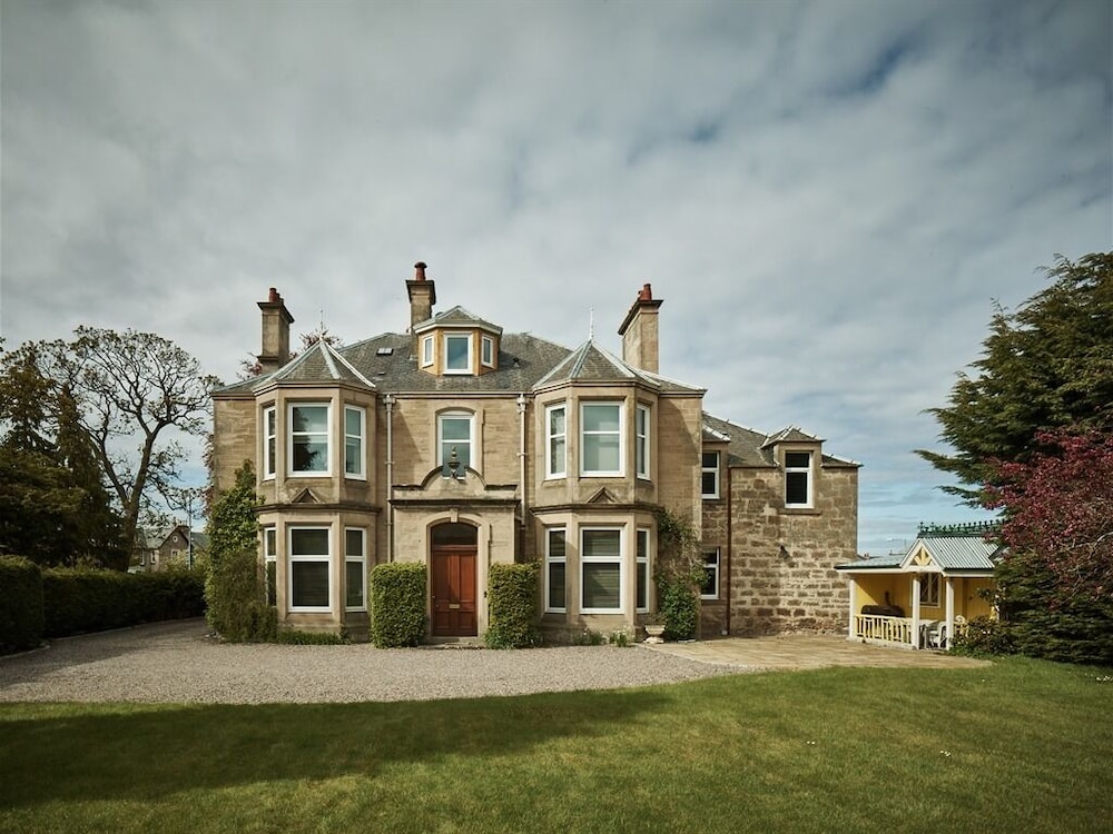 Tali Ayer — 4-Star Luxury Hotel in Nairn, United Kingdom