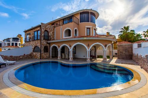 Red Premıum Avangarde Şık Mimari in Belek, Turkey