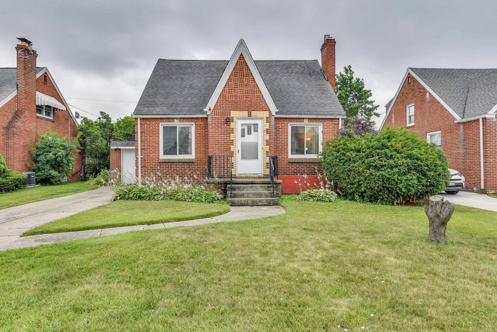 Quiet Cheektowaga Retreat: 23 Mi to Niagara Falls in Buffalo, United States