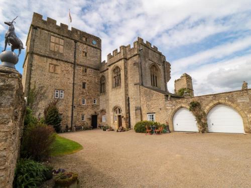 Catherine Parrs Sewing Room — 4-Star Luxury Hotel in Bedale, United Kingdom