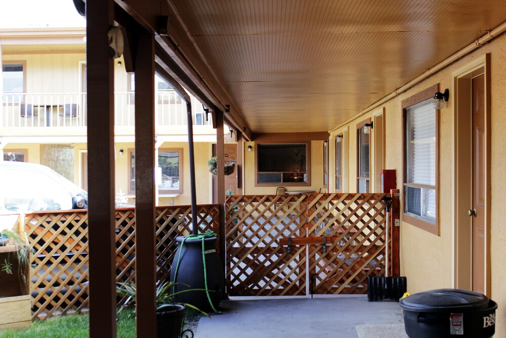 Country Motor Inn - photo 81