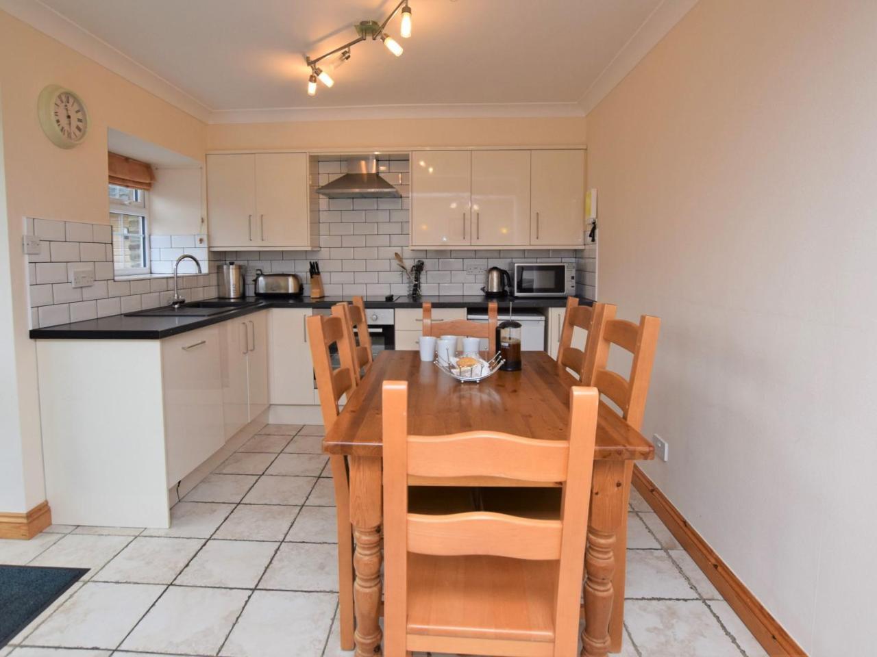 3 Bed in Crediton oc friar — hotel in Crediton