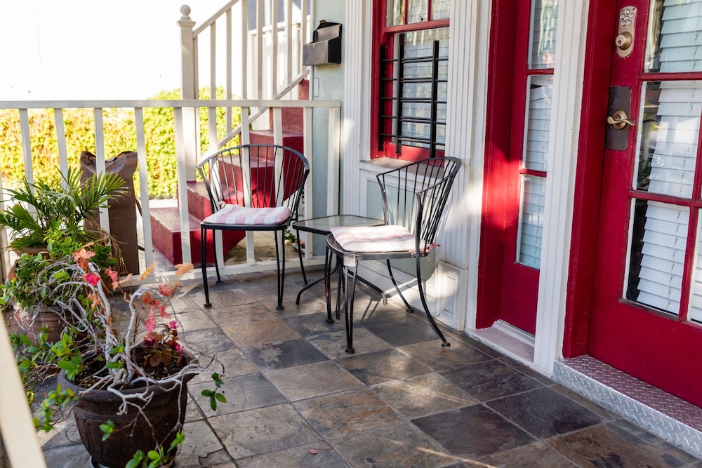 Hollywood Hills Suites - photo 15