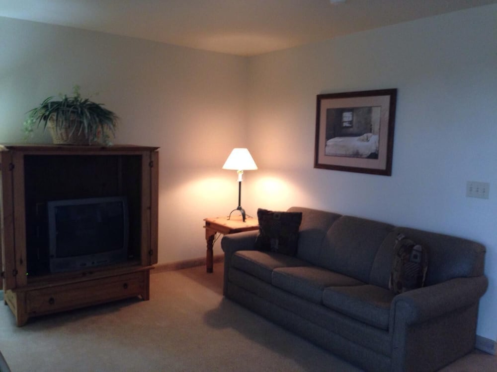 All Suites Inn Budget Host - photo 28