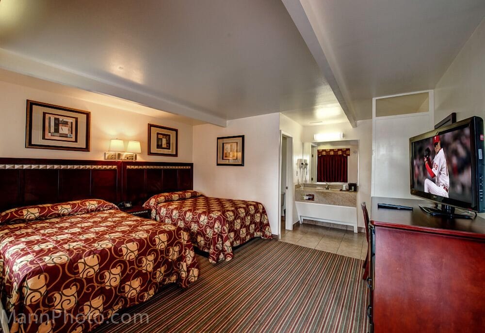 Whispering Palms Inn - photo 8