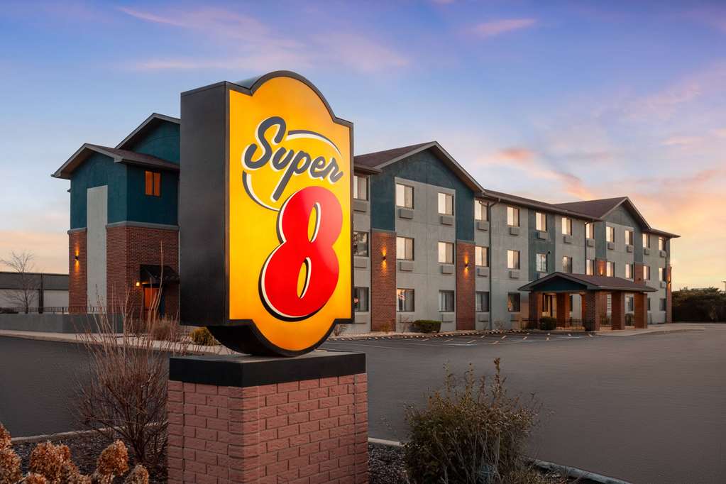 Super 8 by Wyndham Romeoville Bolingbrook - photo 5